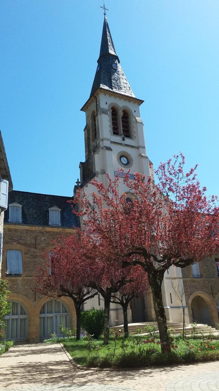 Hôtellerie 2** du Couvent de Malet Saint-Côme-dʼOlt Exterior foto